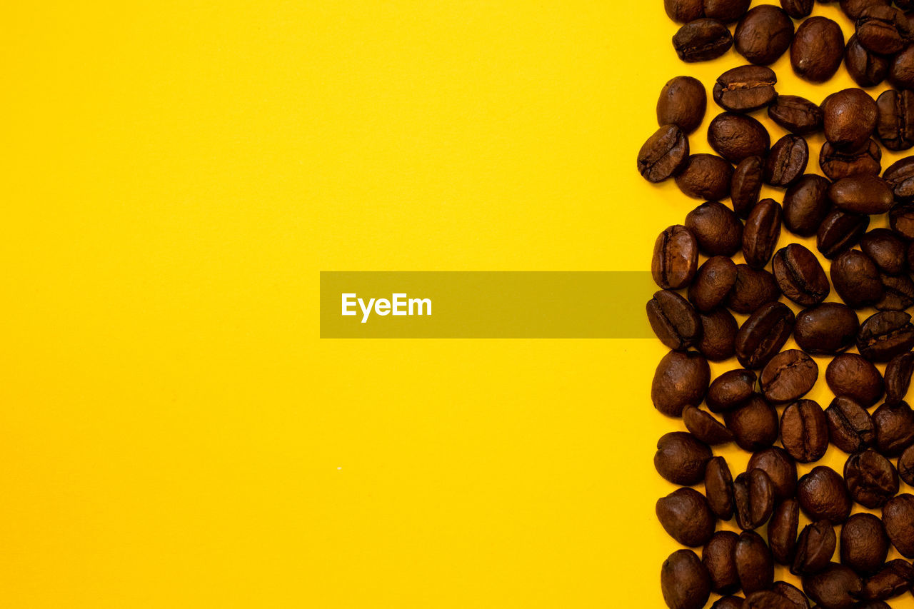 DIRECTLY ABOVE SHOT OF COFFEE BEANS