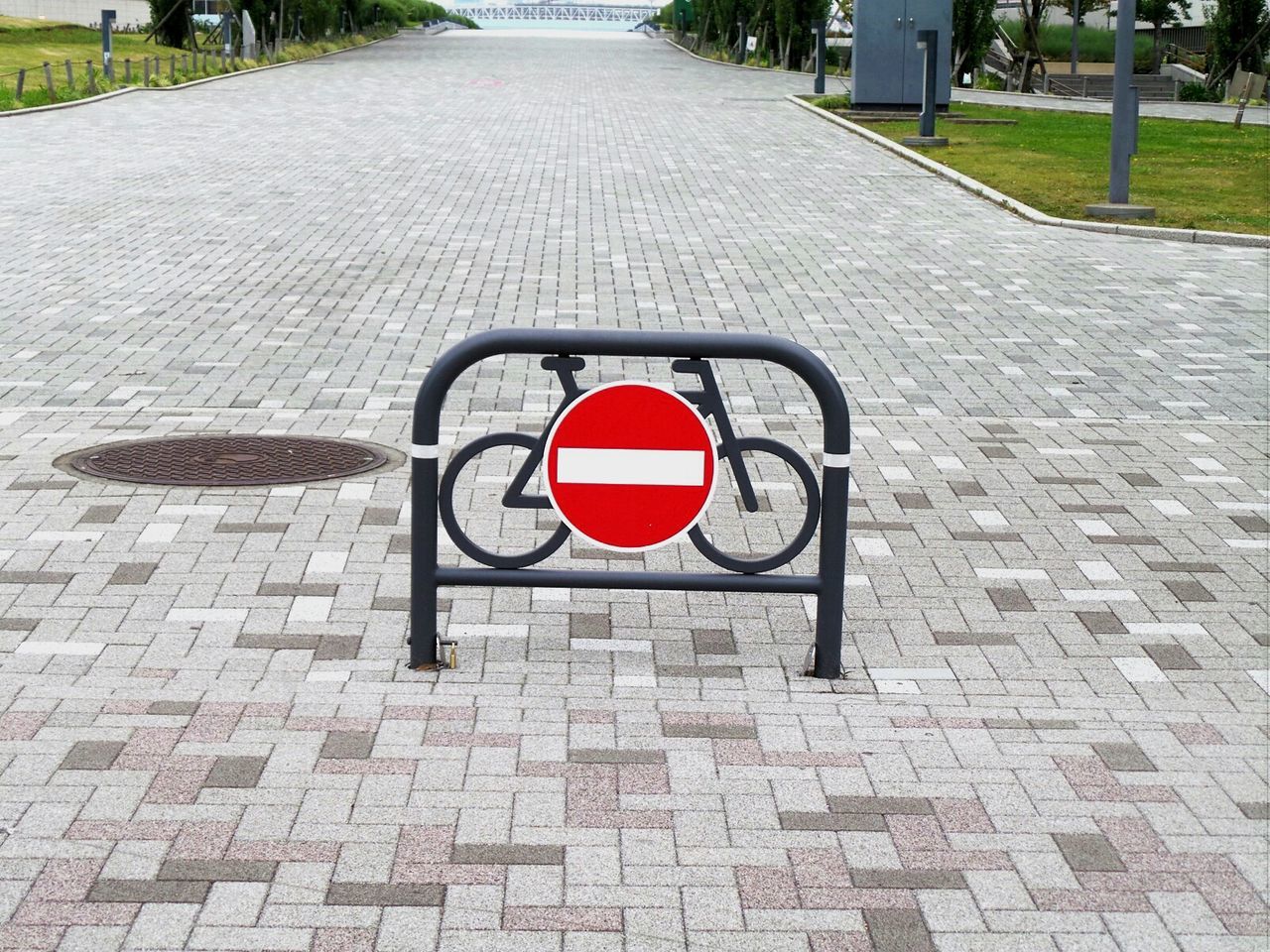 Do not enter sign at bicycle lane
