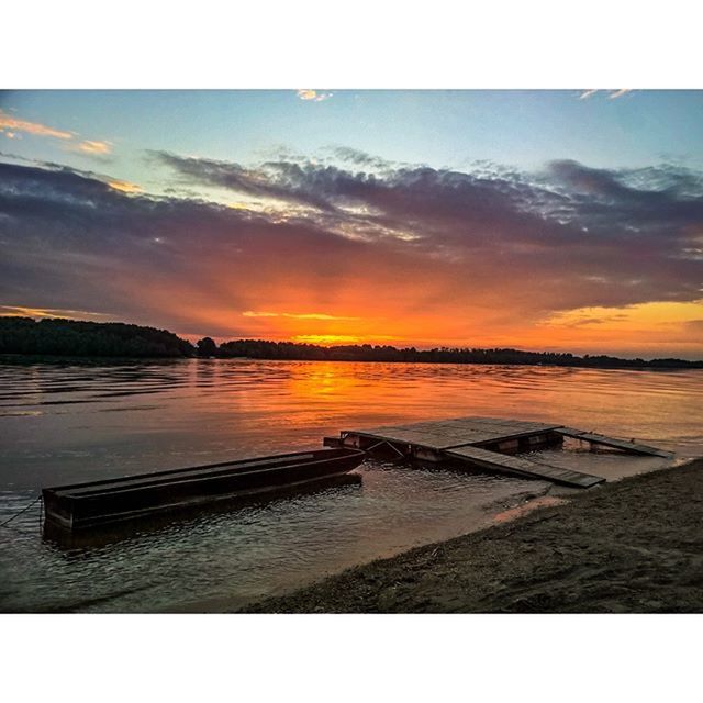 VIEW OF SEA AT SUNSET