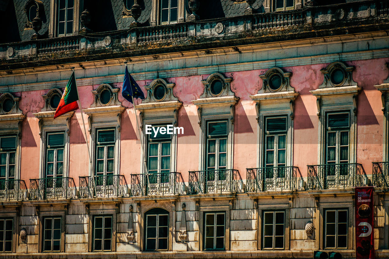 LOW ANGLE VIEW OF BUILDING WITH WINDOWS