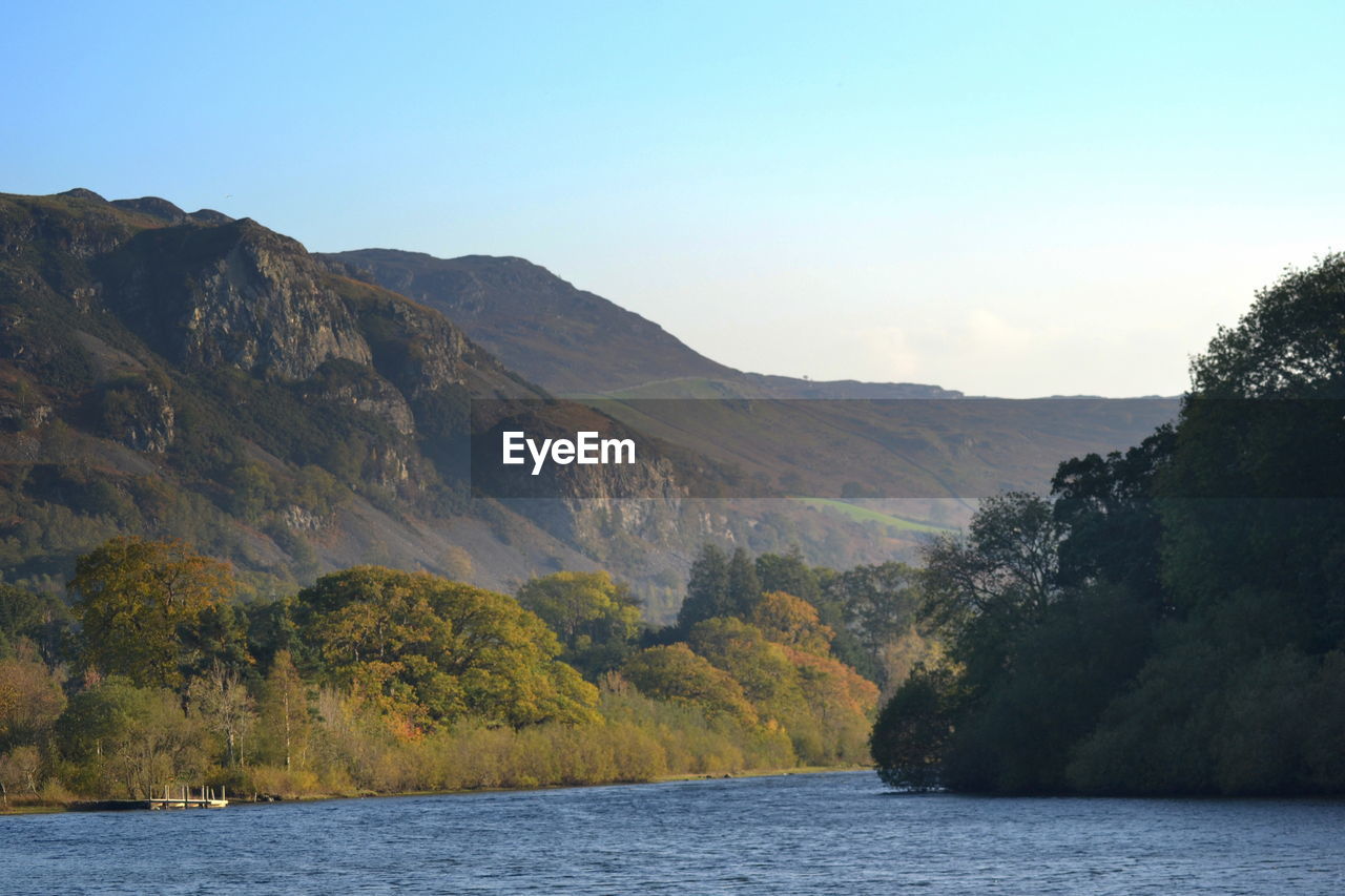 SCENIC VIEW OF SEA BY MOUNTAIN AGAINST SKY