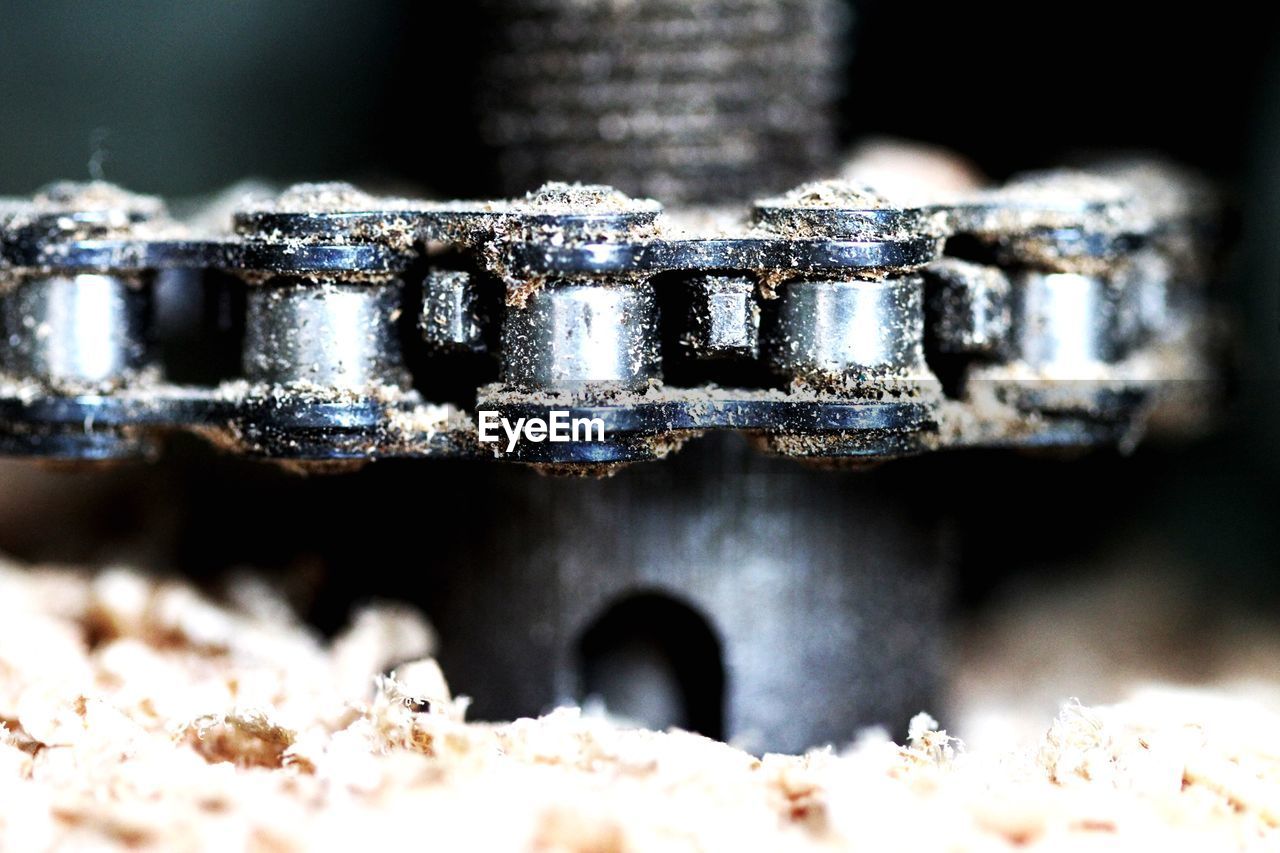 DETAIL SHOT OF MACHINE
