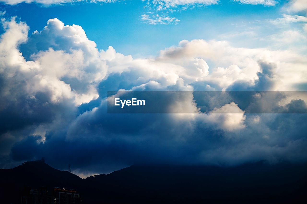 LOW ANGLE VIEW OF SILHOUETTE MOUNTAIN AGAINST SKY