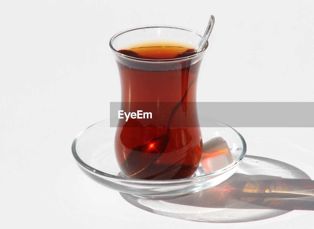 CLOSE-UP OF TEA IN CUP