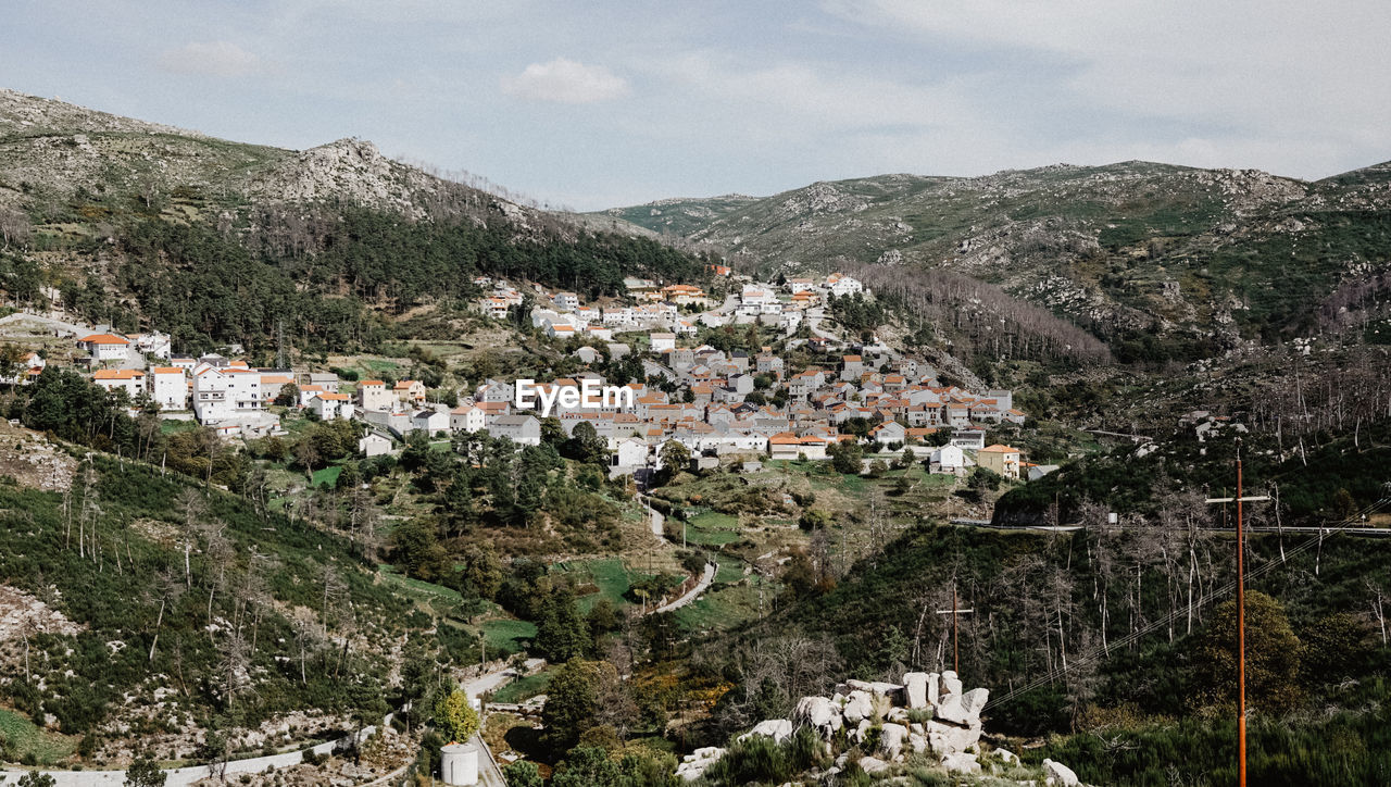 AERIAL VIEW OF TOWNSCAPE BY MOUNTAINS