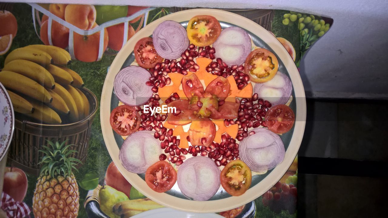 CLOSE-UP OF FRUITS ON PLATE