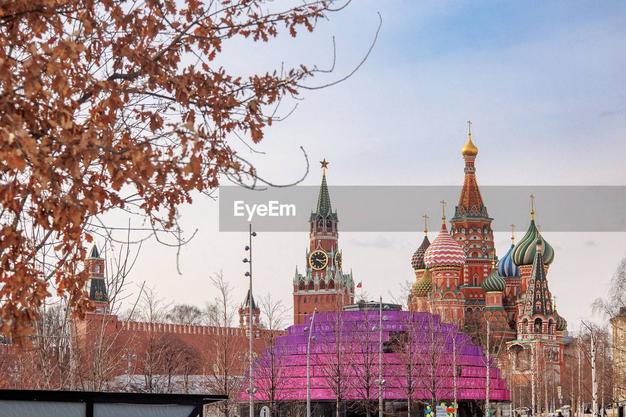 Panoramic view of moscow kremlin with spassky tower and saint basil's cathedral in center city 