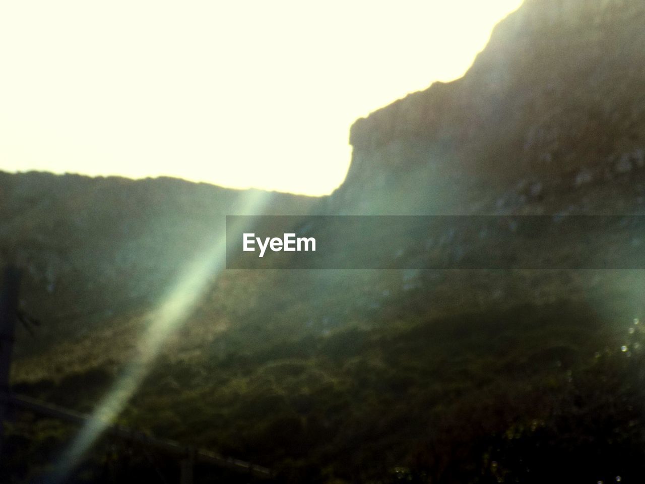 IDYLLIC SHOT OF MOUNTAIN AGAINST SKY