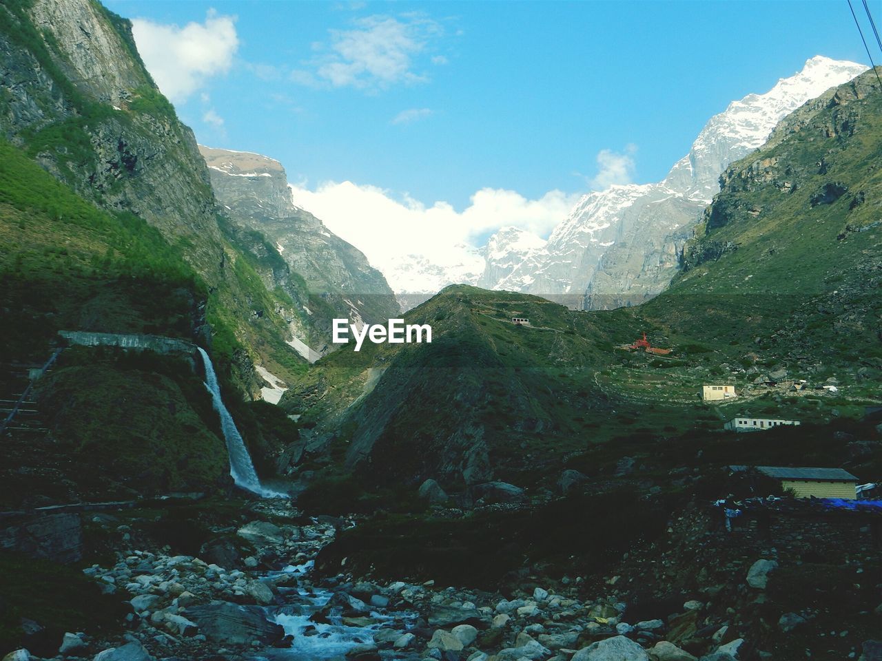 SCENIC VIEW OF ROCKY MOUNTAINS AGAINST SKY