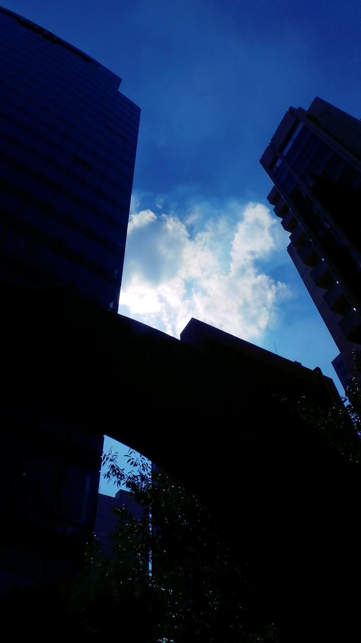 LOW ANGLE VIEW OF MODERN BUILDINGS AGAINST SKY