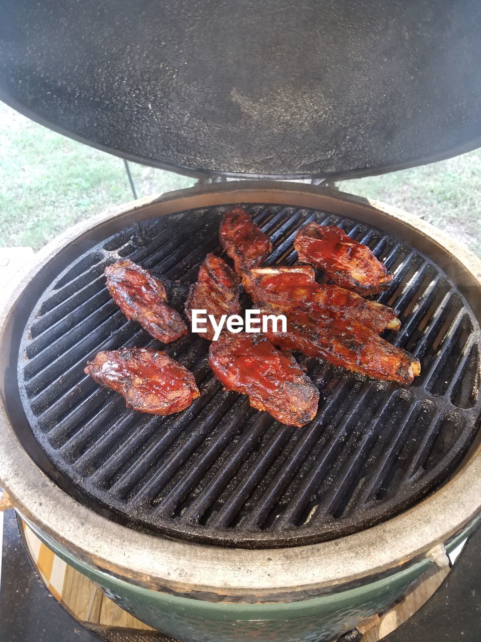 HIGH ANGLE VIEW OF SEAFOOD ON BARBECUE