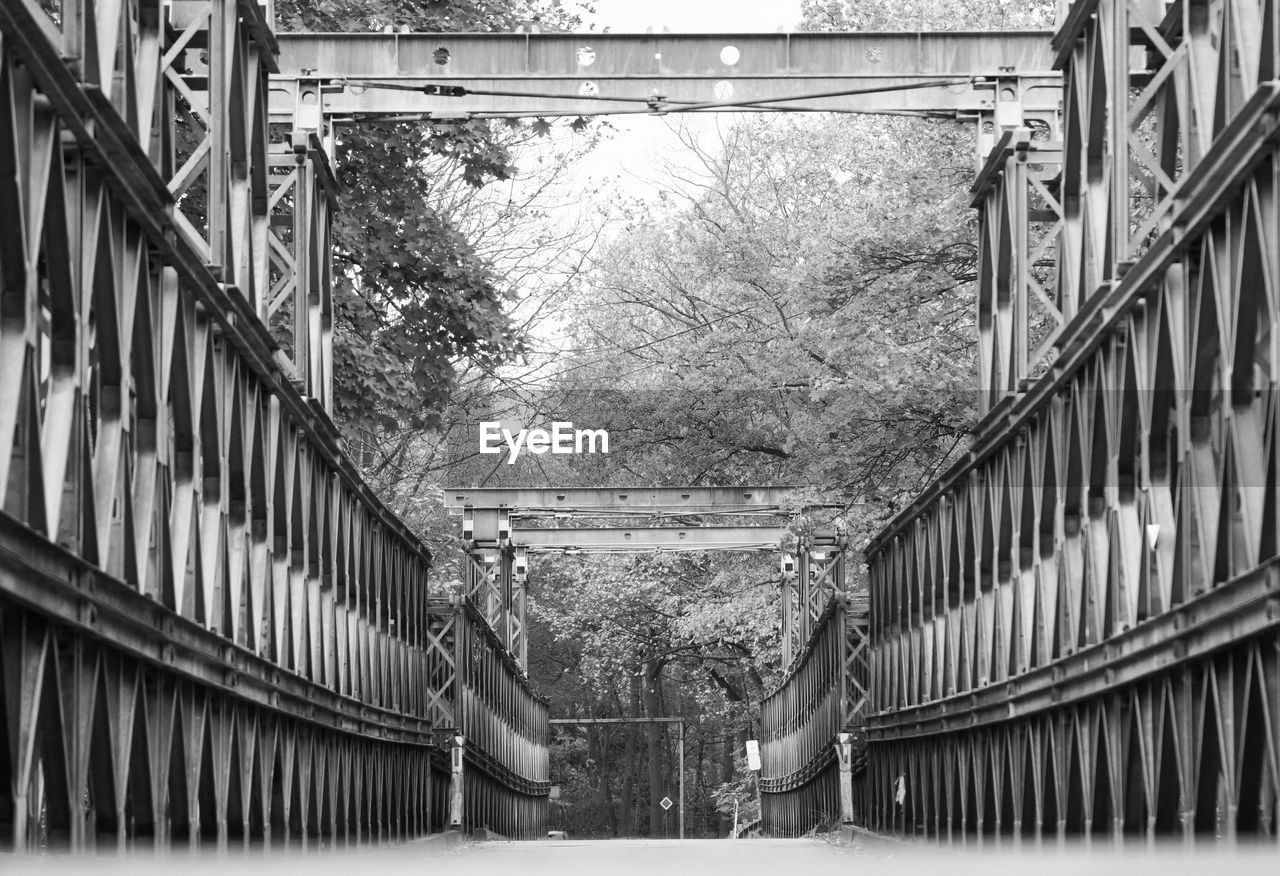 Surface level of bridge