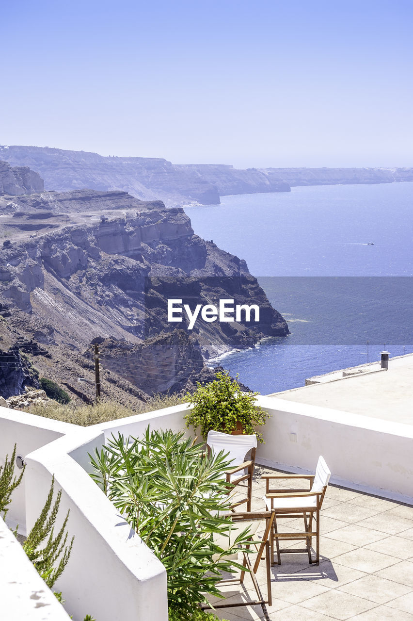 SCENIC VIEW OF SEA AND MOUNTAIN AGAINST CLEAR SKY