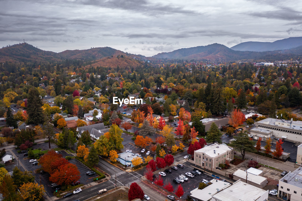 Grants pass, oregon, aerial photos with trees in fall colors