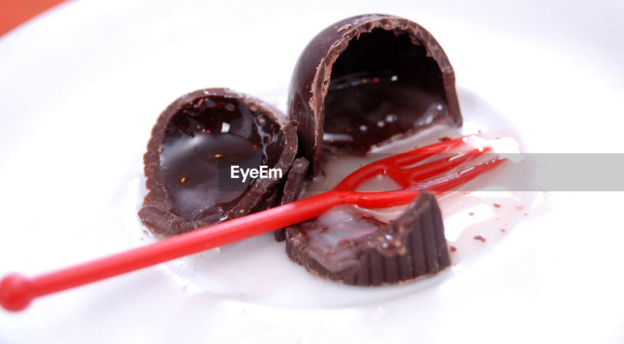 CLOSE-UP OF CHOCOLATE IN BOWL