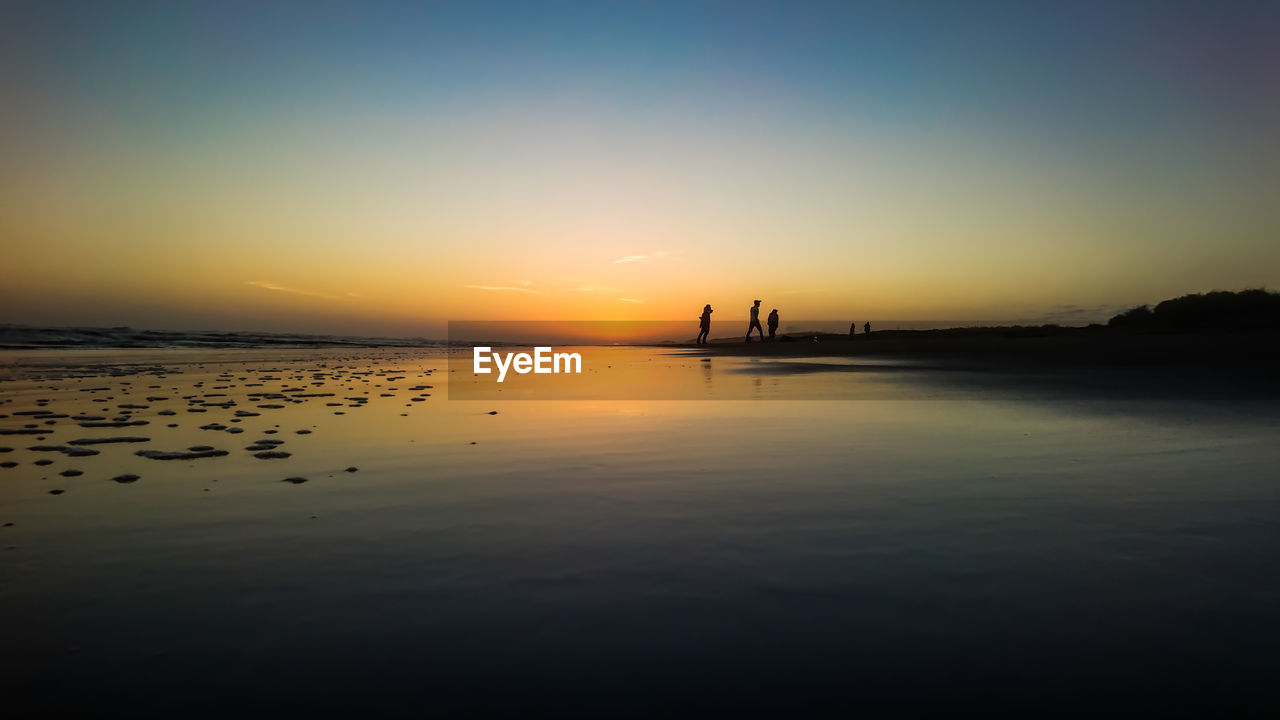 VIEW OF SEA AGAINST SKY DURING SUNSET