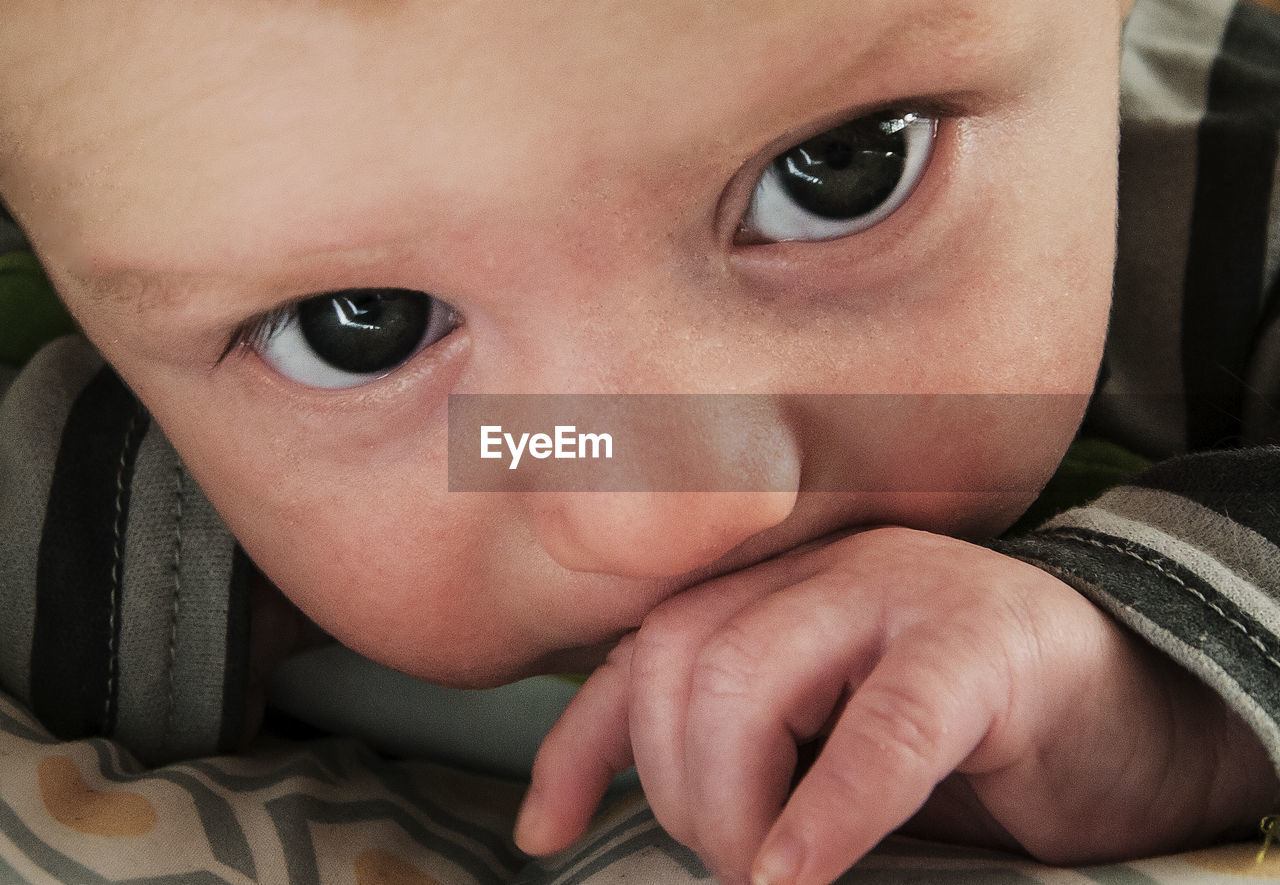 CLOSE-UP PORTRAIT OF SMILING GIRL WITH EYES