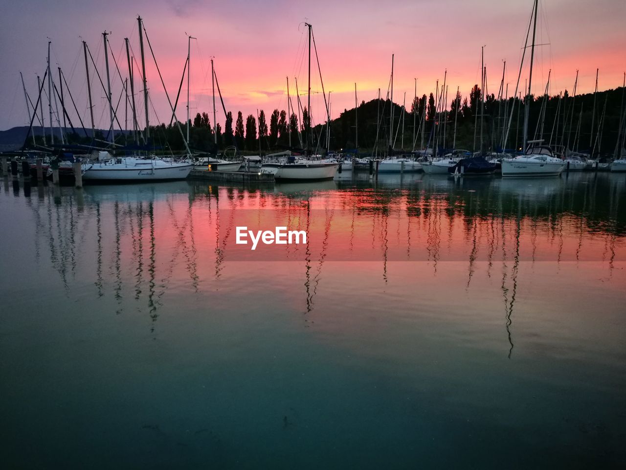 SAILBOATS IN LAKE