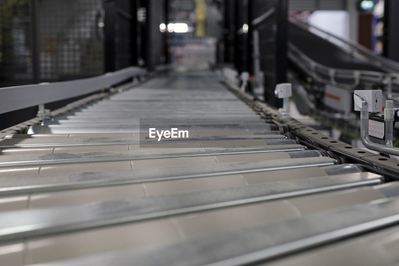 transport, track, architecture, public transport, technology, no people, industry, in a row, indoors, transportation, iron, built structure, selective focus, factory, rail transportation, business