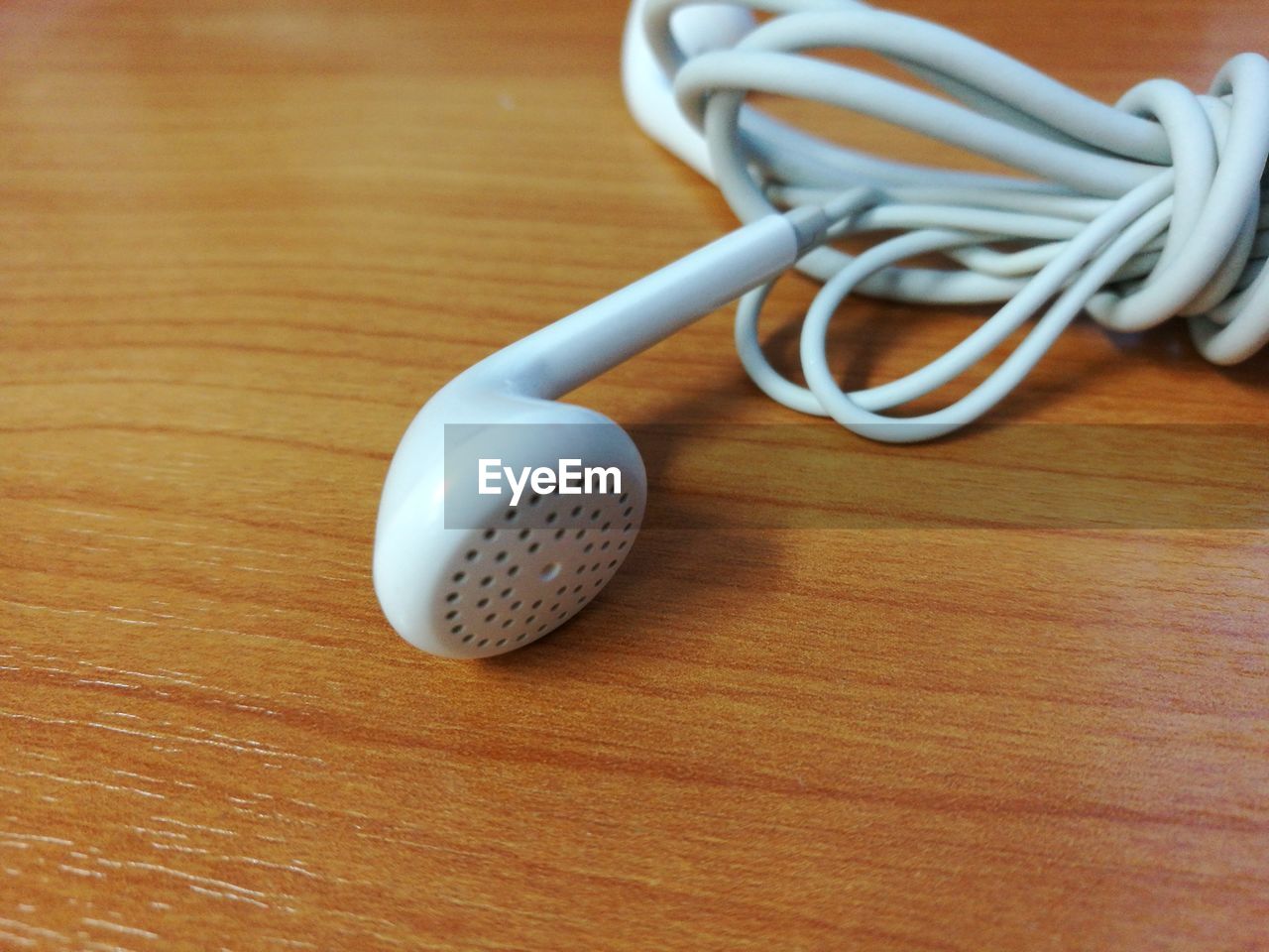 HIGH ANGLE VIEW OF TEXT ON CABLE