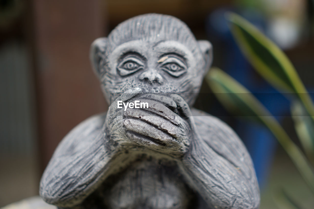 CLOSE-UP OF STATUE OF BUDDHA