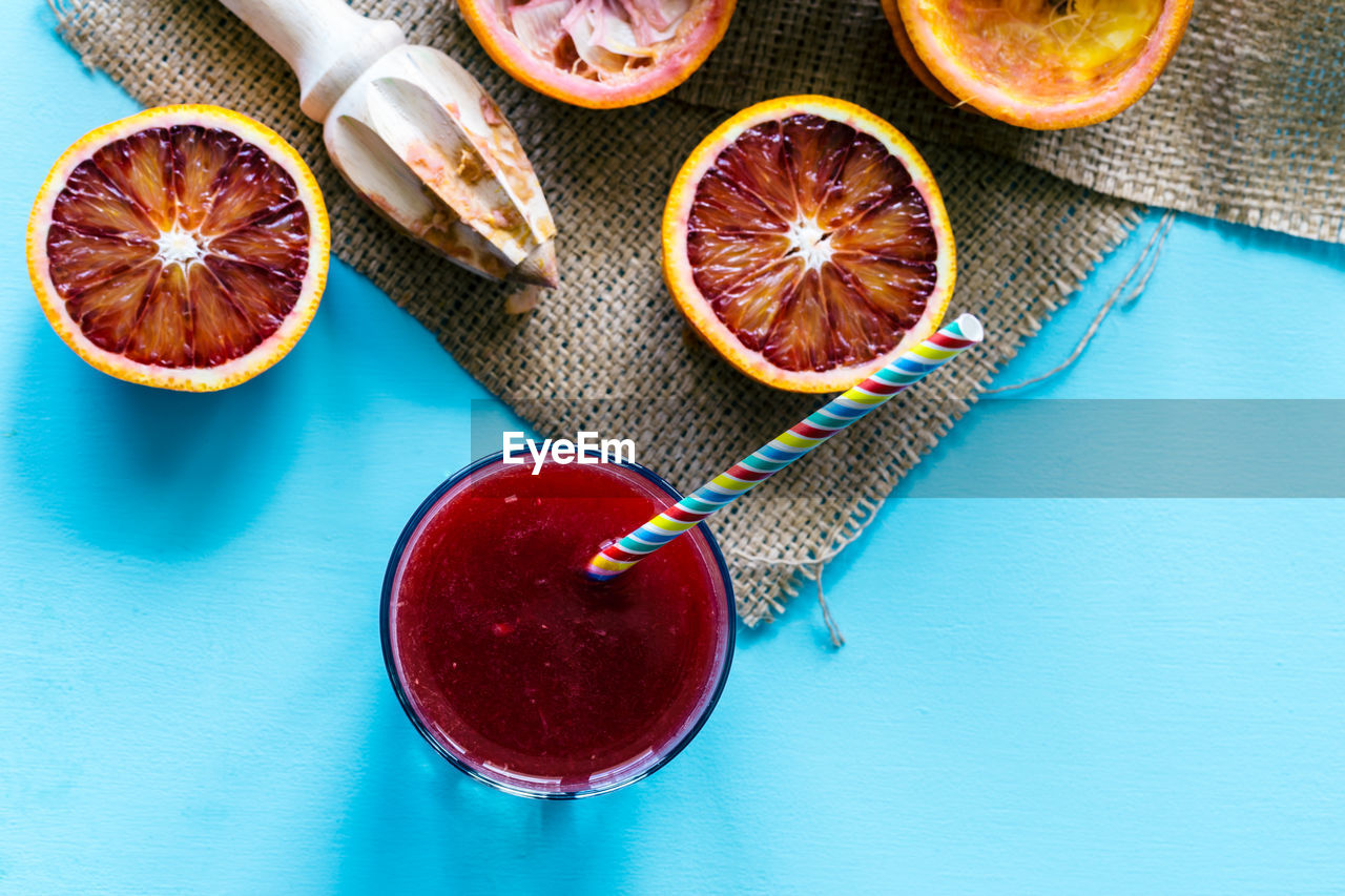 HIGH ANGLE VIEW OF FRUITS IN GLASS ON TABLE