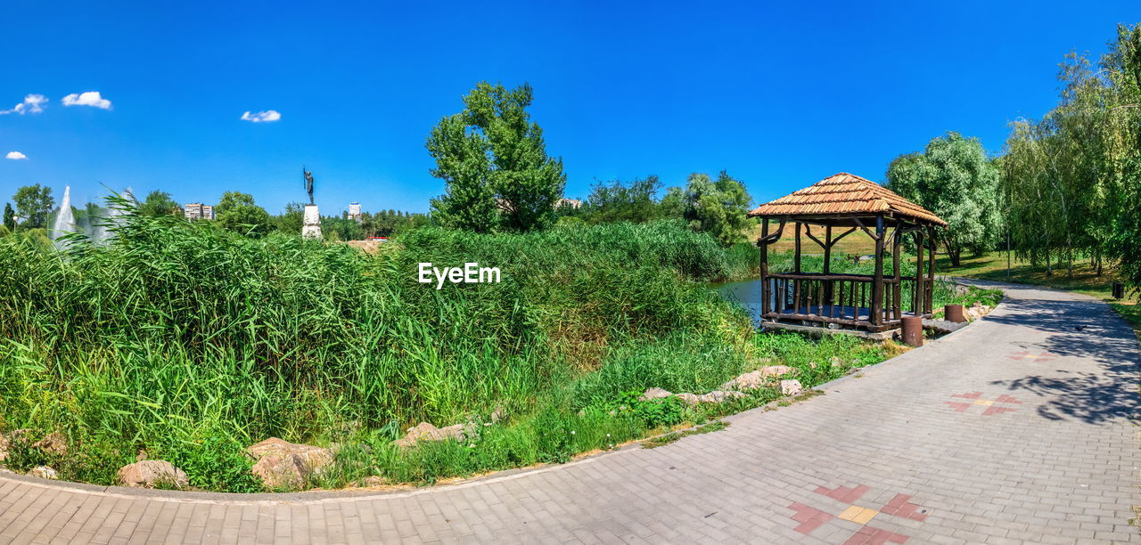Voznesenovsky park in zaporozhye, ukraine, on a sunny summer morning