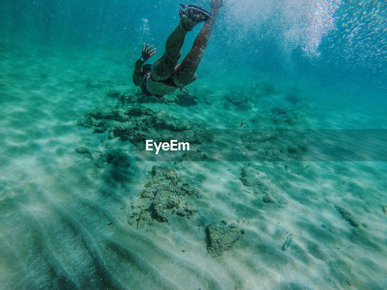 FULL LENGTH OF PERSON SWIMMING IN SEA