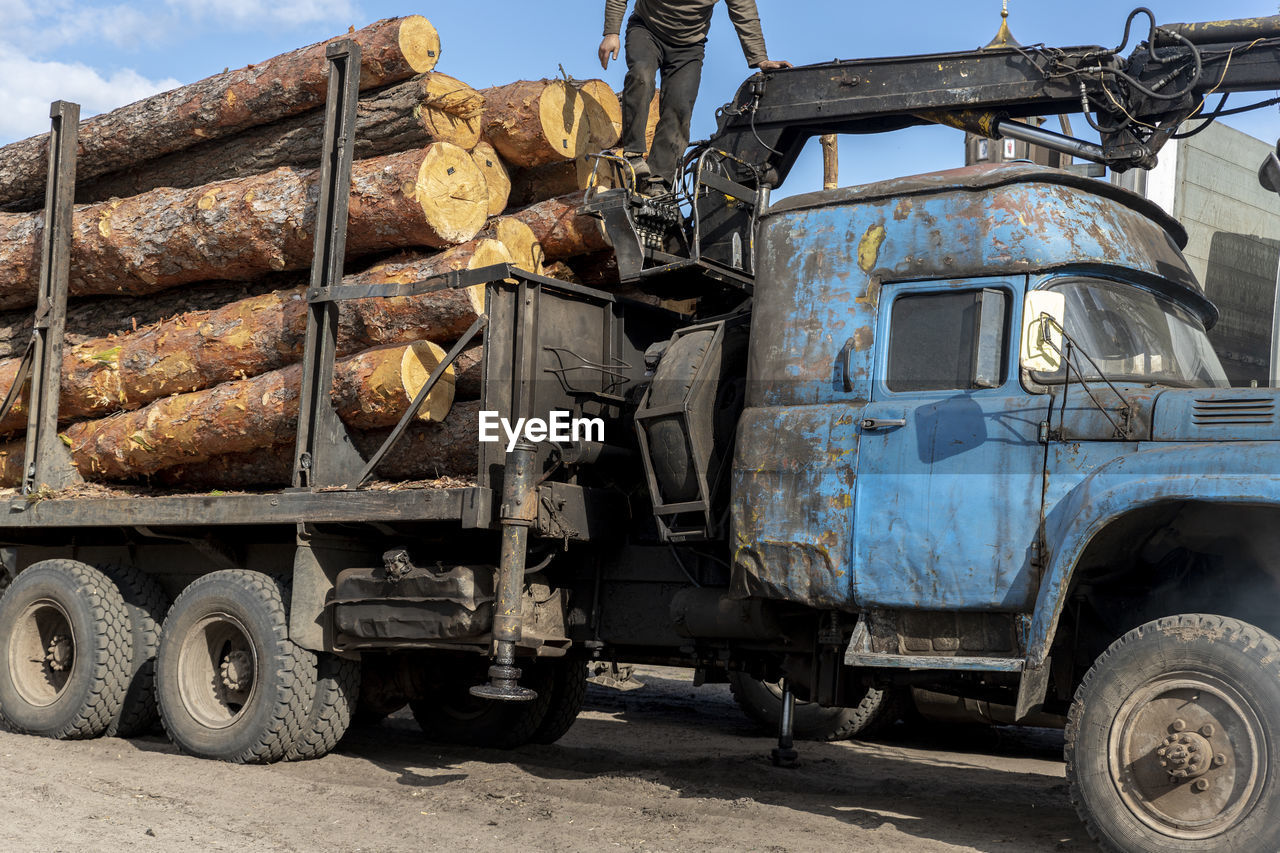 VIEW OF ABANDONED TRUCK