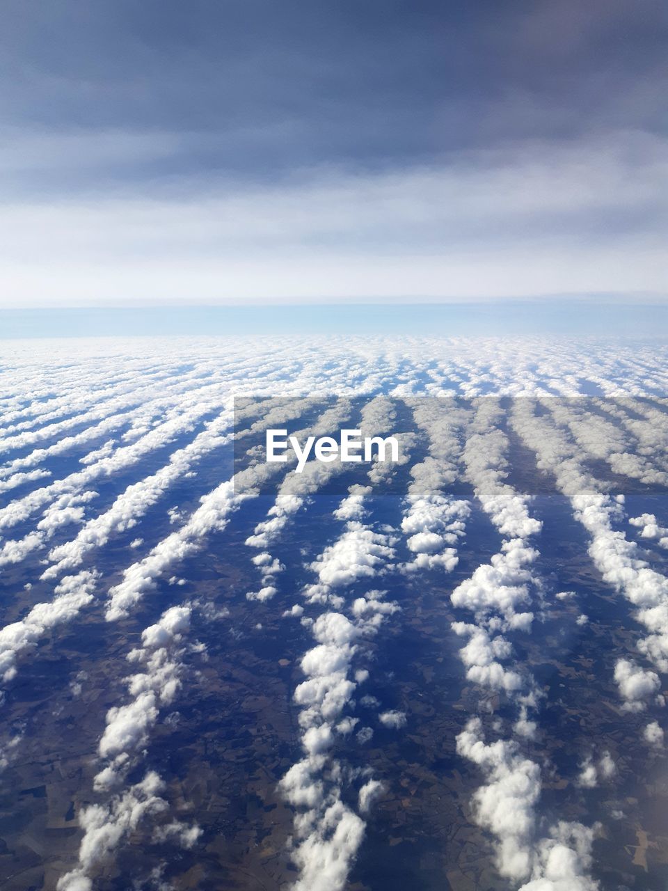 AERIAL VIEW OF SEA AGAINST SKY