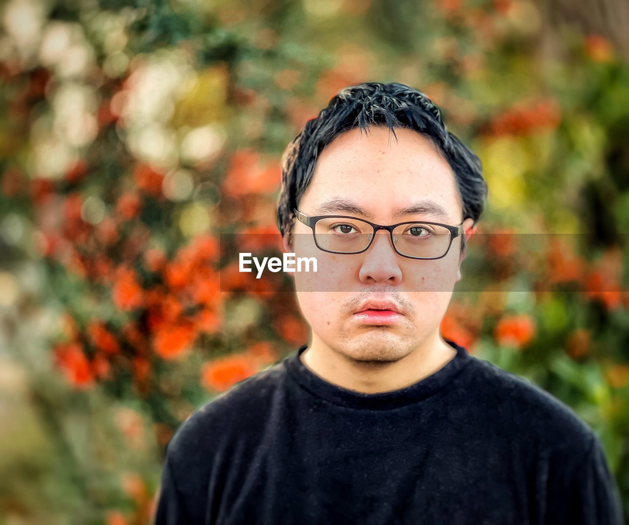 PORTRAIT OF MID ADULT MAN IN PARK