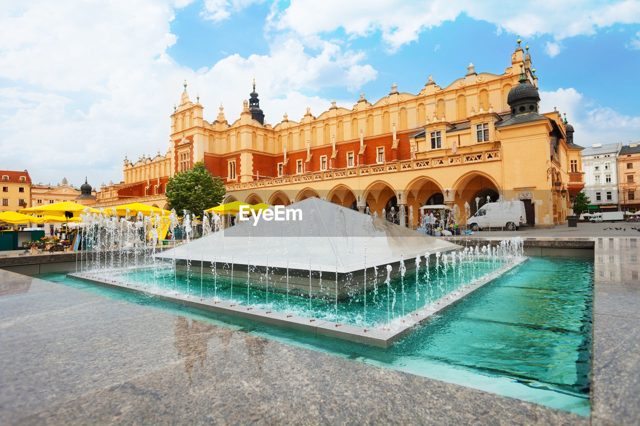 VIEW OF FOUNTAIN IN SWIMMING POOL