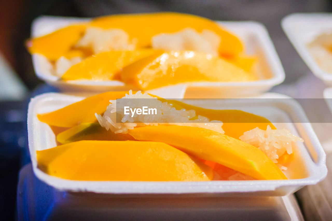 HIGH ANGLE VIEW OF ORANGE JUICE IN BOWL