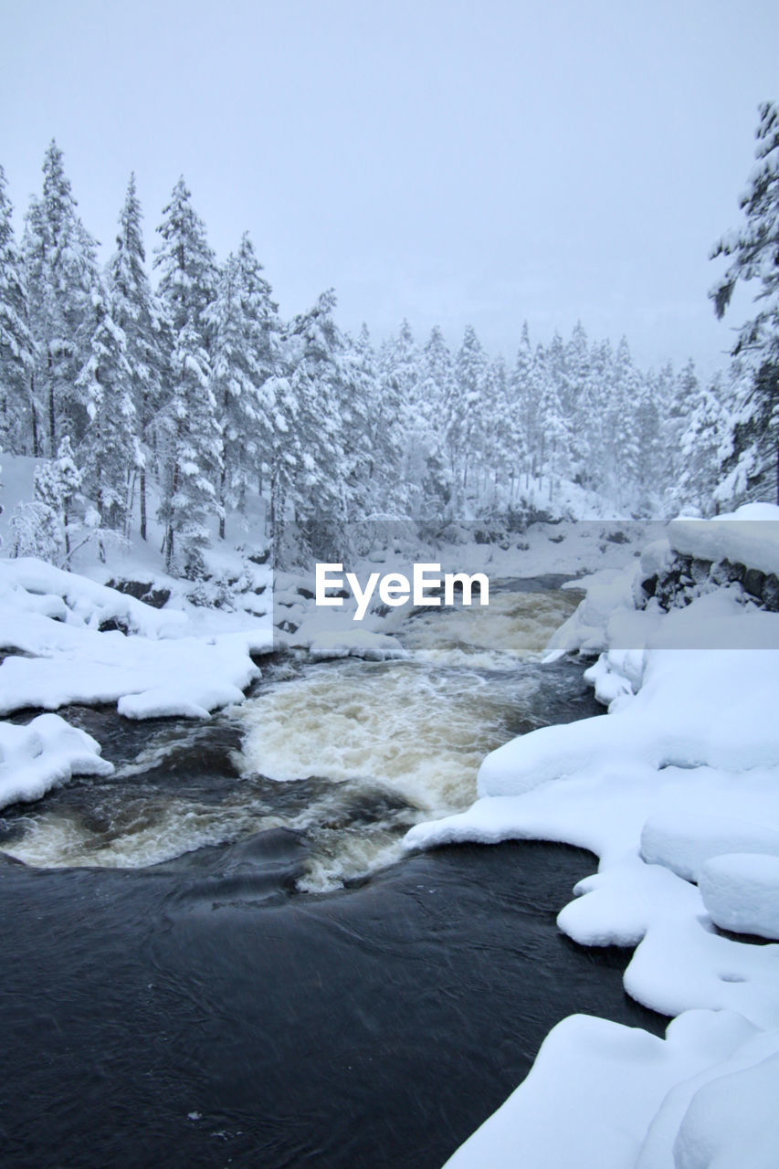 SCENIC VIEW OF SNOW COVERED LAND AGAINST SKY