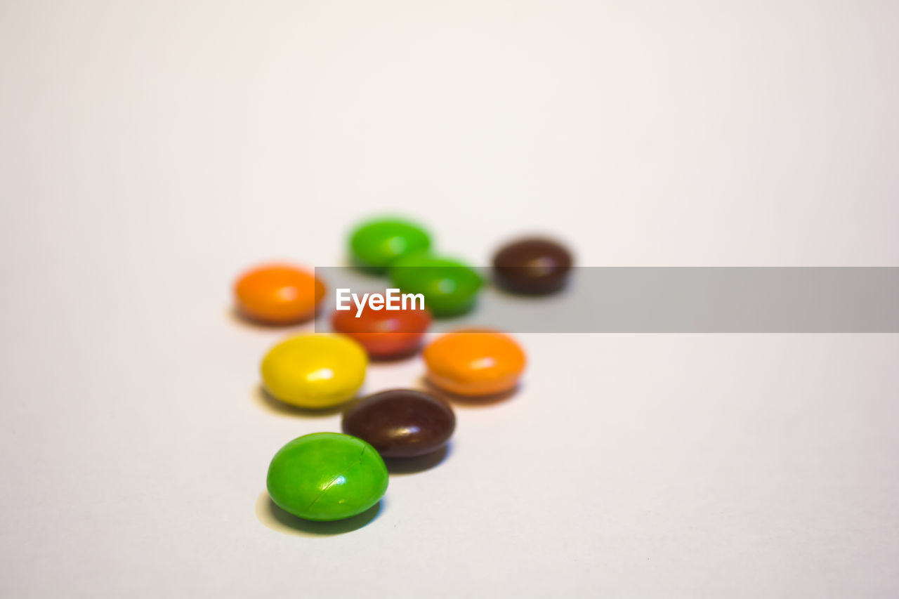 CLOSE-UP OF MULTI COLORED BALLS ON TABLE