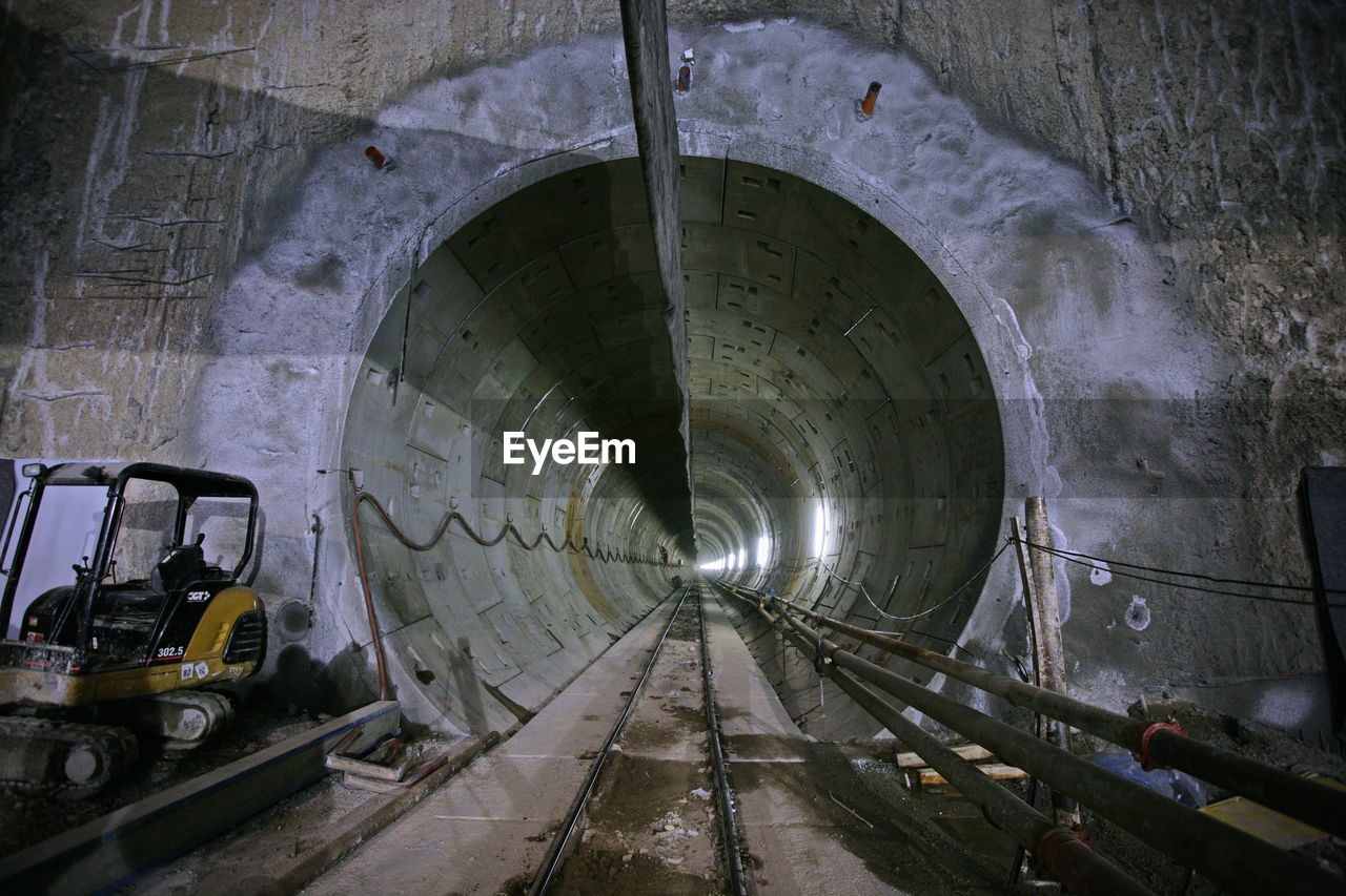 RAILROAD TRACK IN TUNNEL