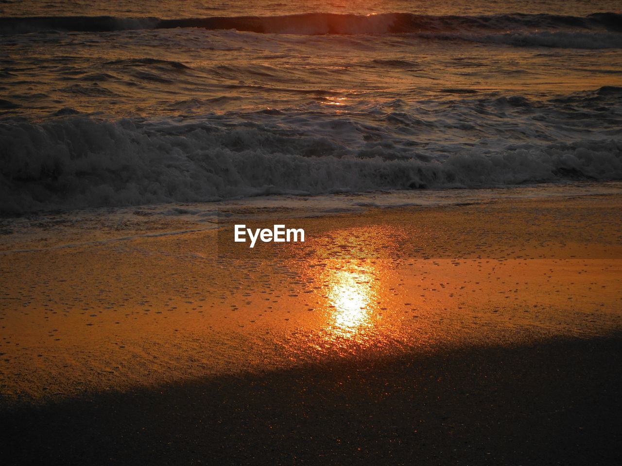 SCENIC VIEW OF BEACH AT SUNSET