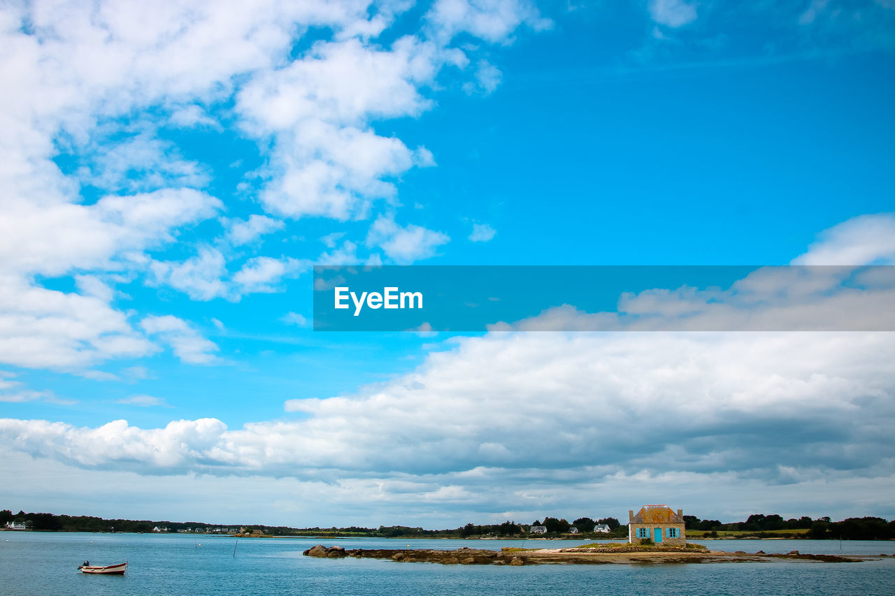 SCENIC VIEW OF SEA AGAINST BUILDINGS