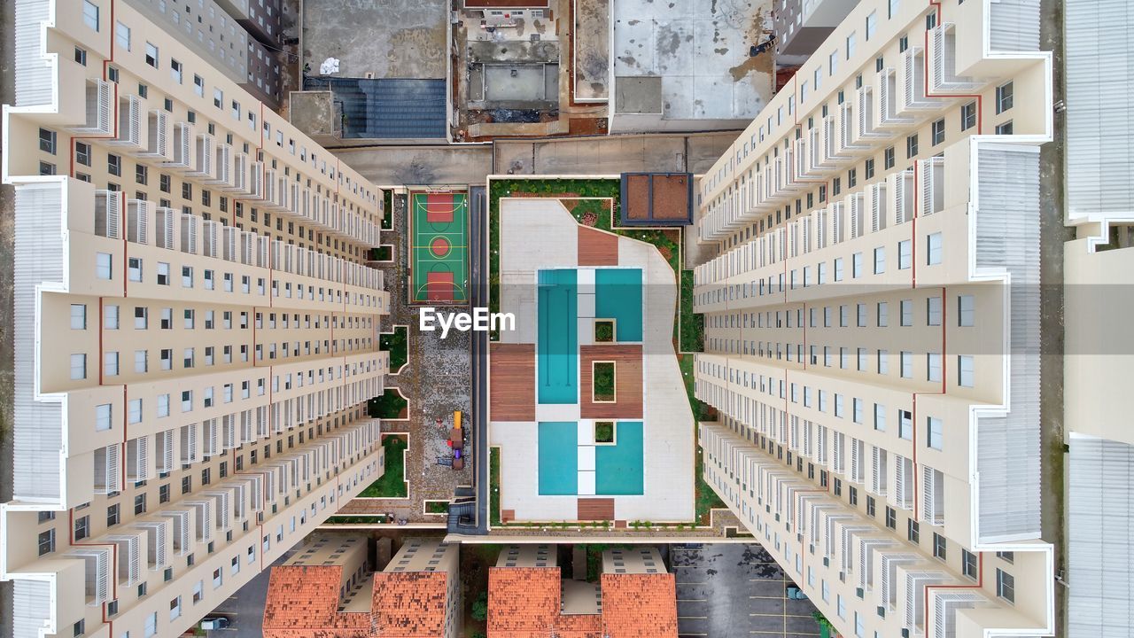 VIEW OF BUILDINGS IN CITY