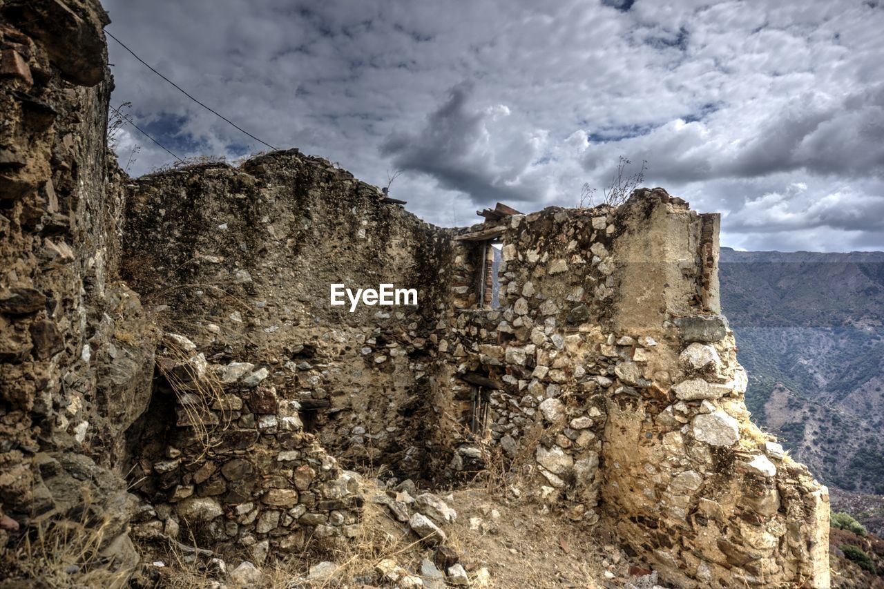 SCENIC VIEW OF OLD RUINS AGAINST SKY