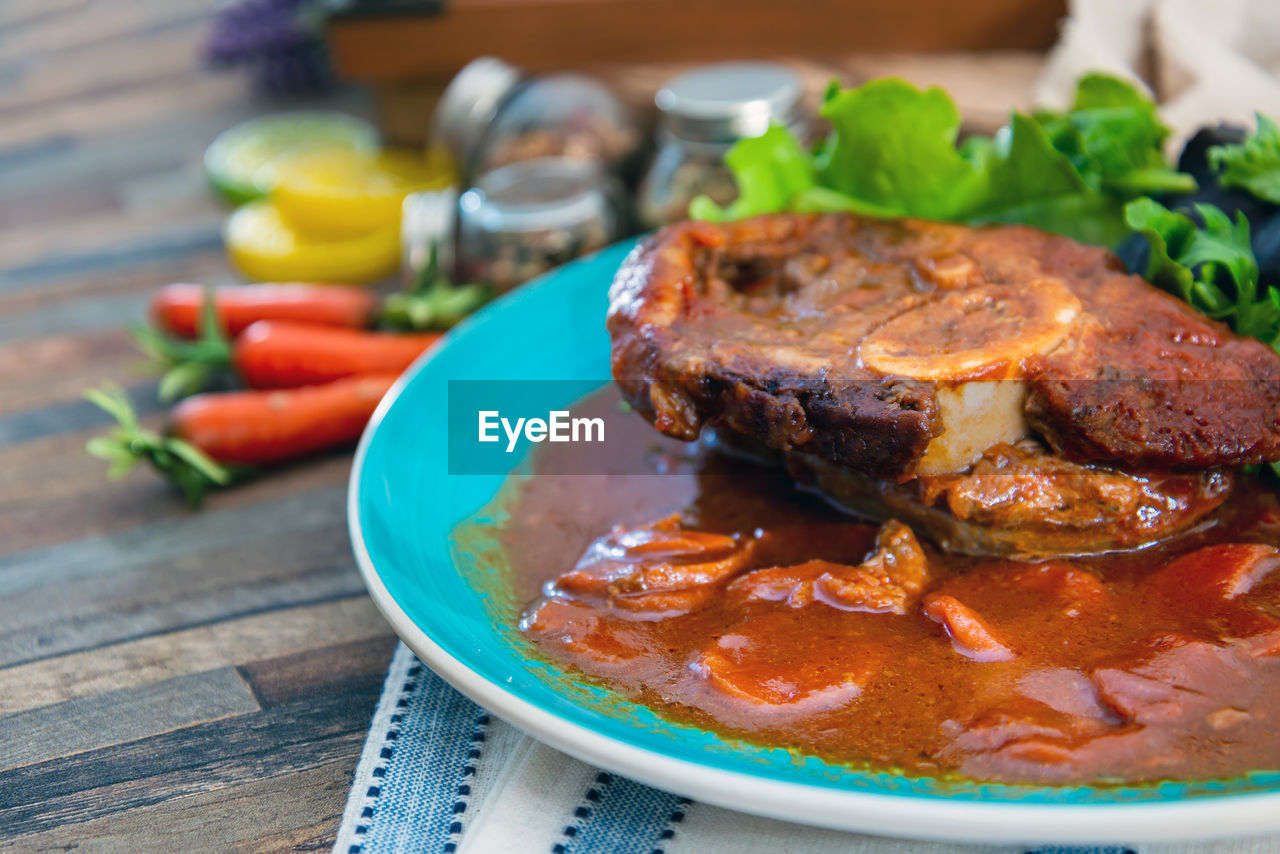 CLOSE-UP OF MEAL SERVED IN BOWL