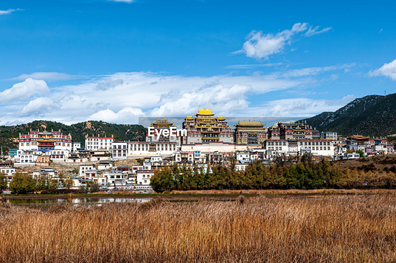 Ganden sumtselling monastery, shangri-la