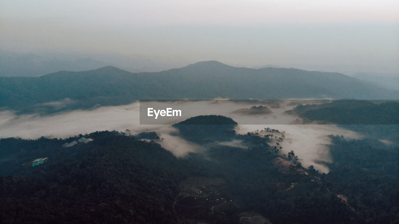 HIGH ANGLE VIEW OF MOUNTAIN AGAINST SKY