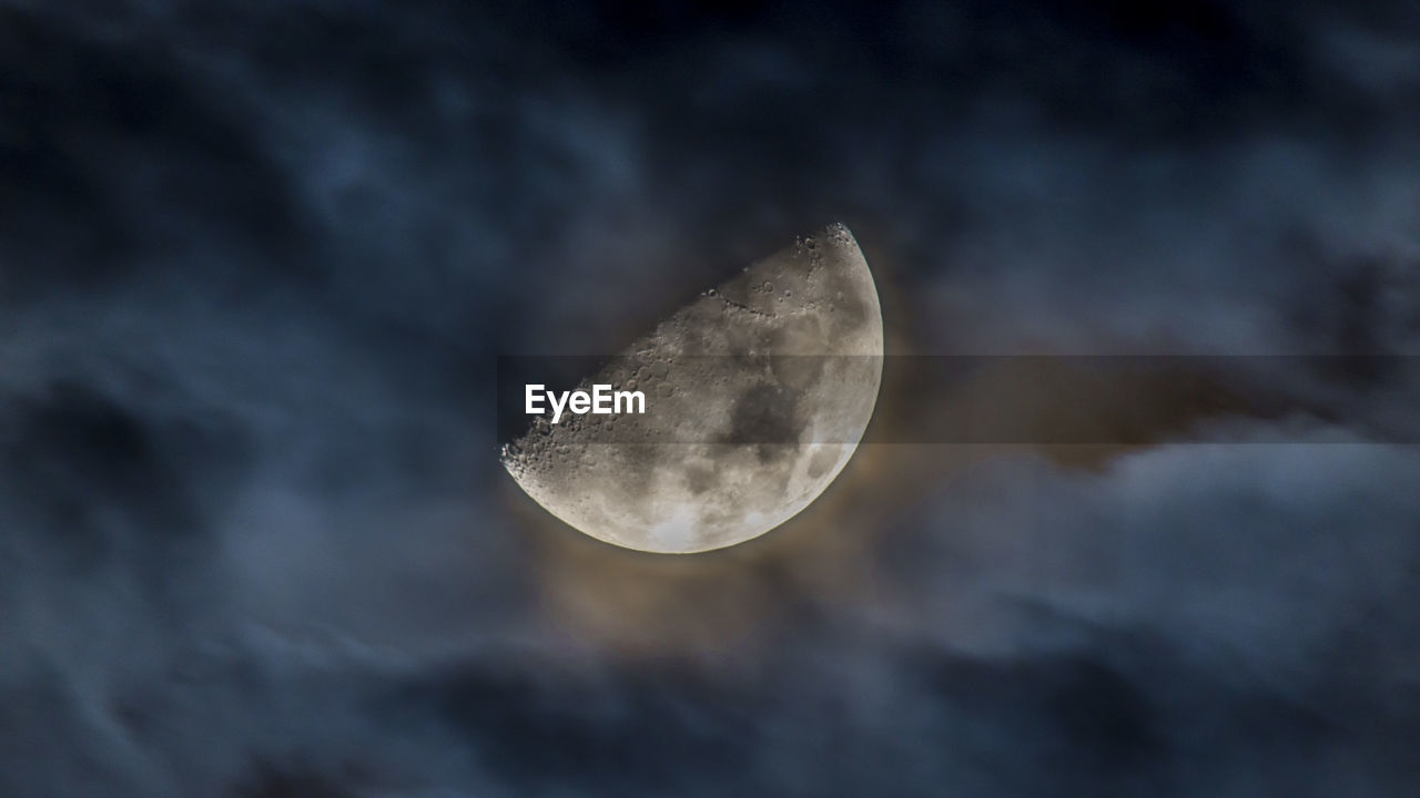 Scenic view of moon in cloudy sky