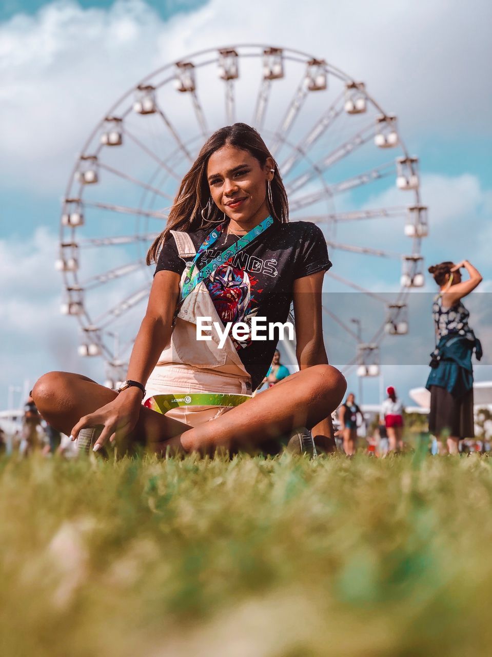 YOUNG WOMAN WITH FERRIS WHEEL