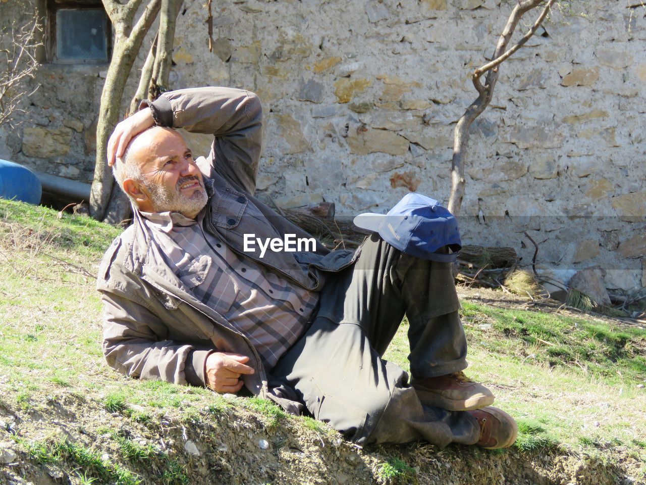 Full length of man sitting on grass