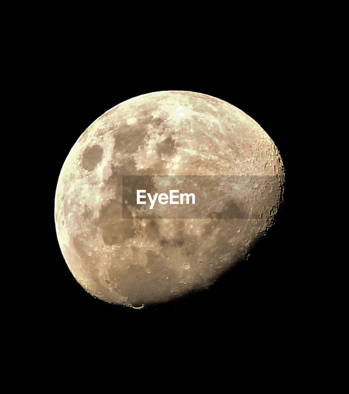 LOW ANGLE VIEW OF MOON IN SKY AT NIGHT