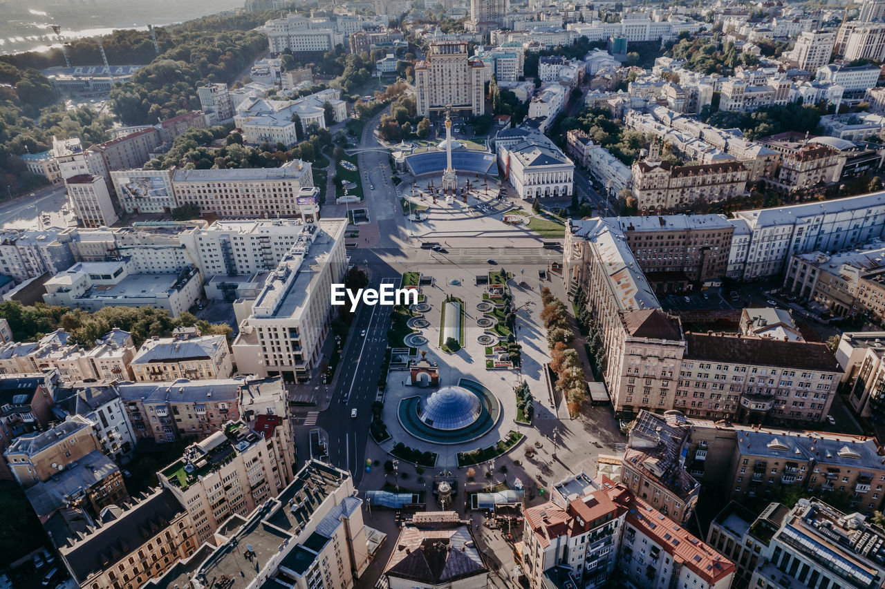 HIGH ANGLE VIEW OF CITY STREET