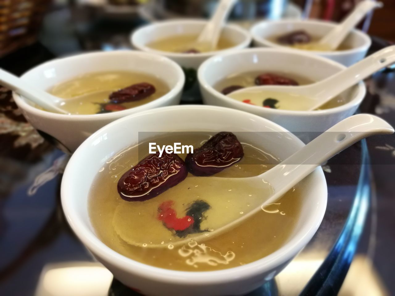 CLOSE-UP OF NOODLES IN BOWL