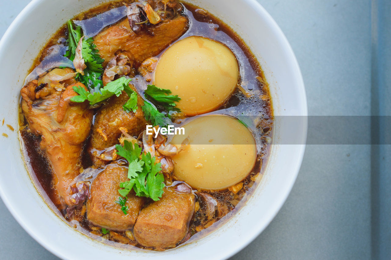 CLOSE-UP OF MEAL SERVED IN BOWL